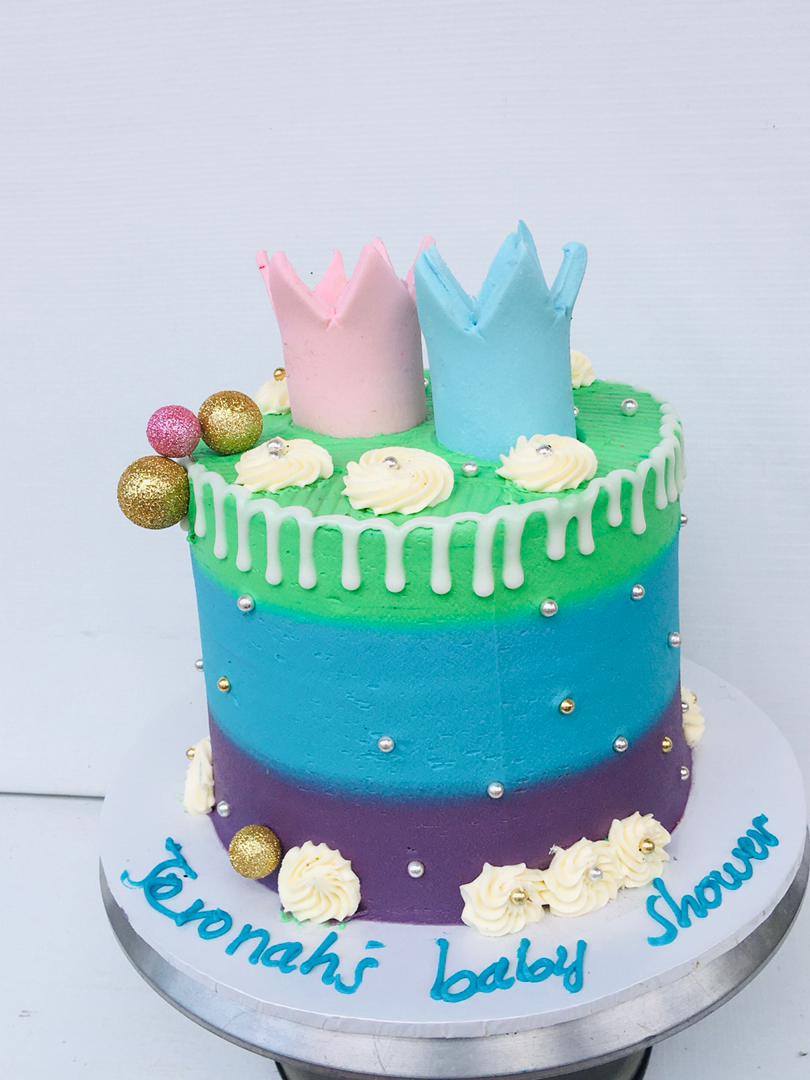 SIMPLE BABY SHOWER CROWNED CAKE