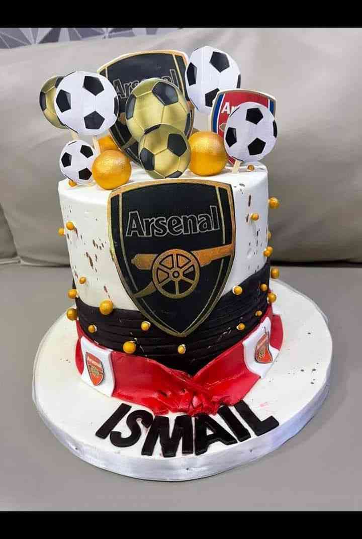 FONDANT ARSENAL CAKE