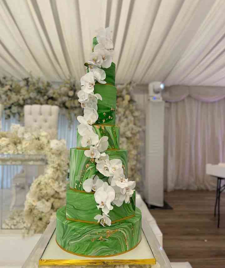 MARBLE WEDDING CAKE 