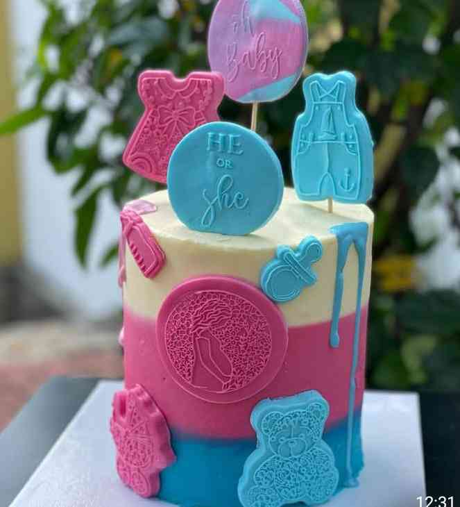 BABY SHOWER CAKE FOR UNCERTAIN SEX