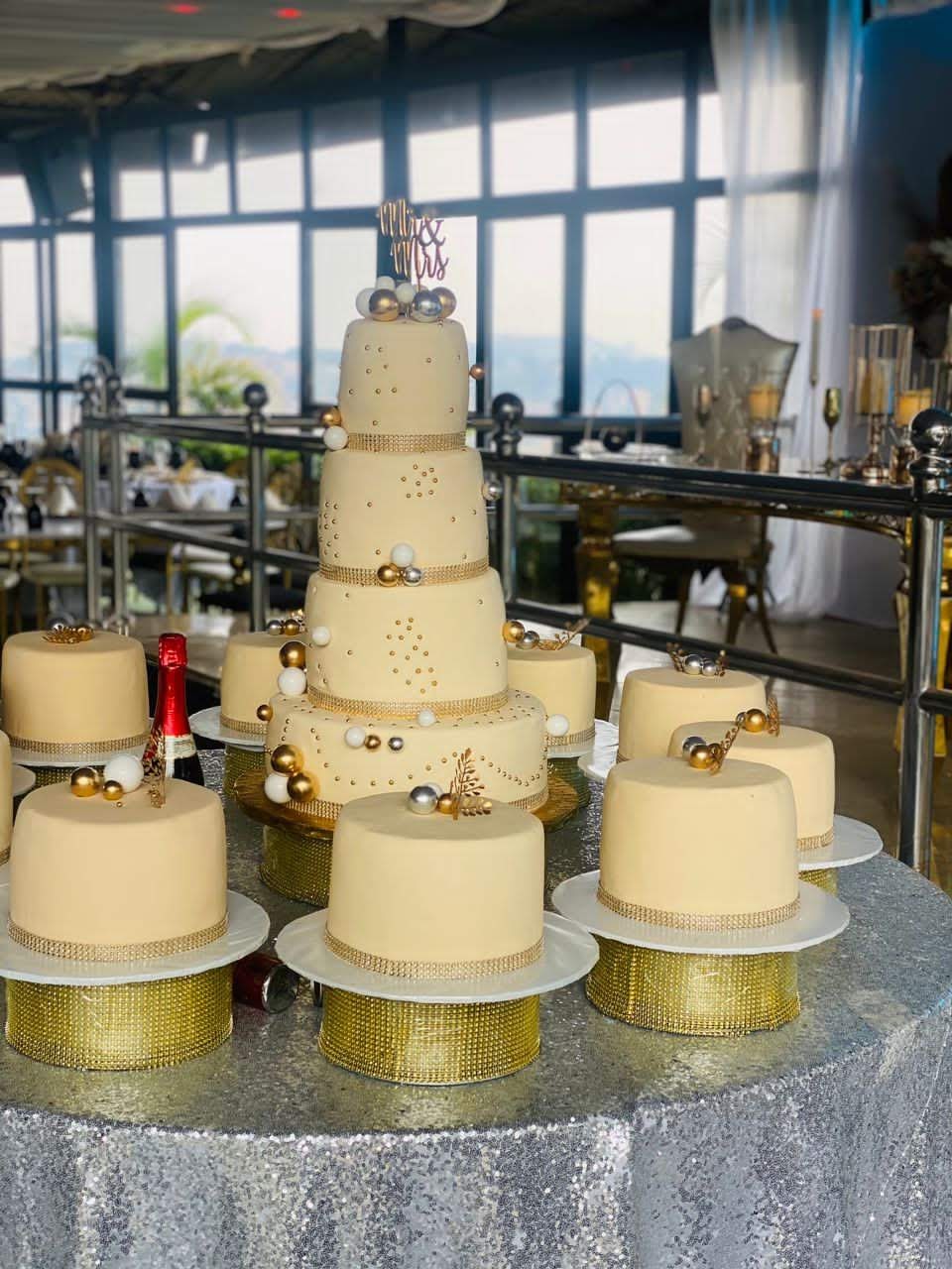 UNIQUE WEDDING CAKE