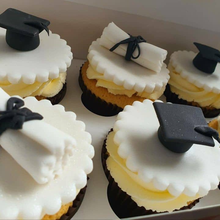 GRADUATION CUPCAKES 