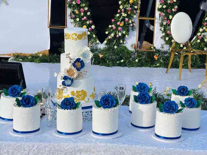 ROYAL BLUE FLOWERED WEDDING CAKE 