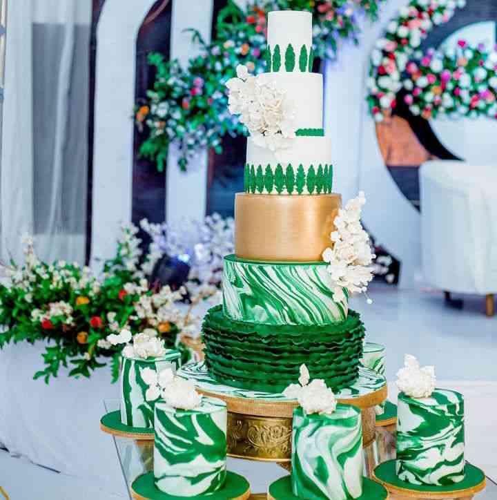 MARBLE DESIGNED WEDDING CAKE