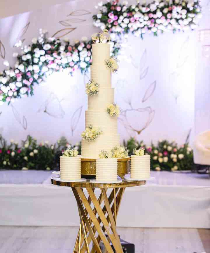 SMOOTH BUTTER WEDDING CAKE 