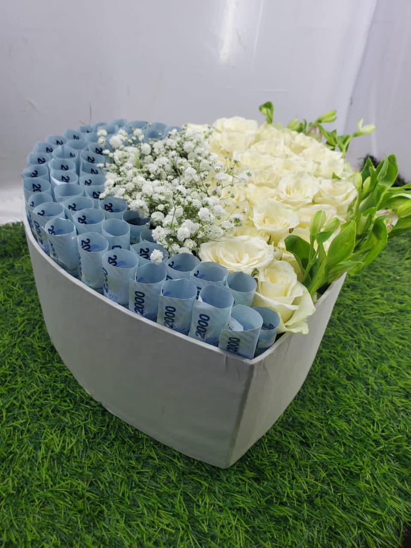 MONEY BOUQUET HEART BOX