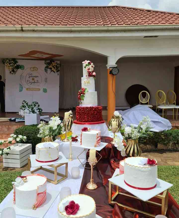 MAROON,CREAMY 4 TIER WEDDING CAKE 