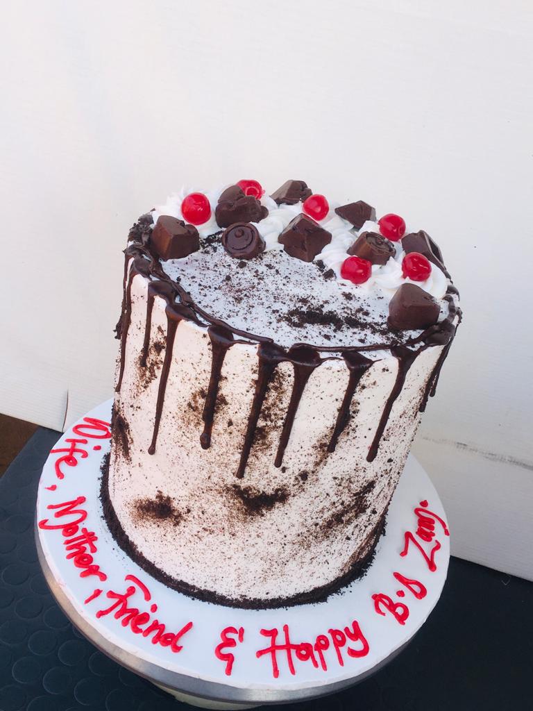 REDVELVET CAKE WITH CHOCOLATE DRIPPINGS...