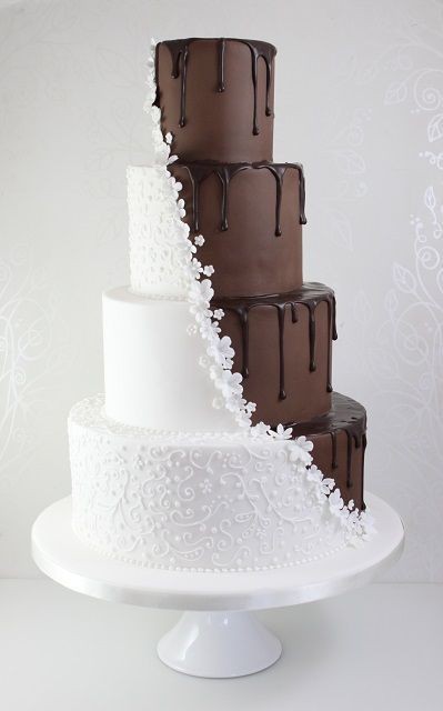 BRONDE DRIPPED WEDDING CAKE