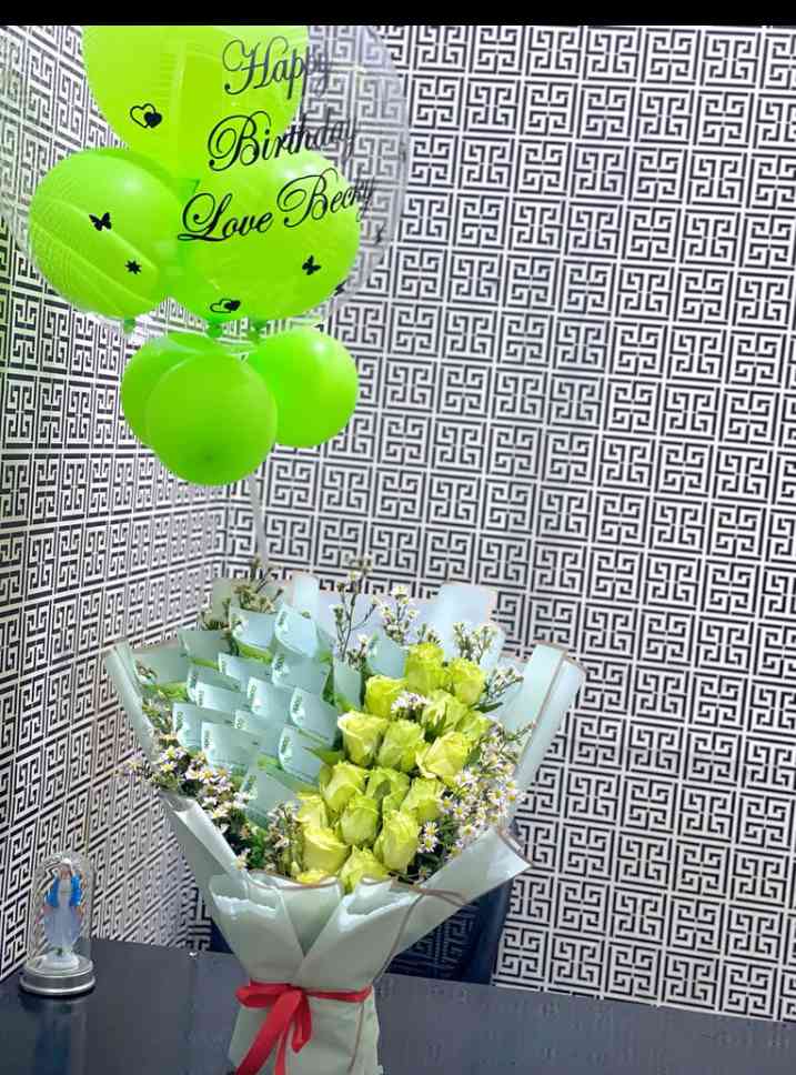 BALLOON PLUS A SIMPLE HAND BOQUET 