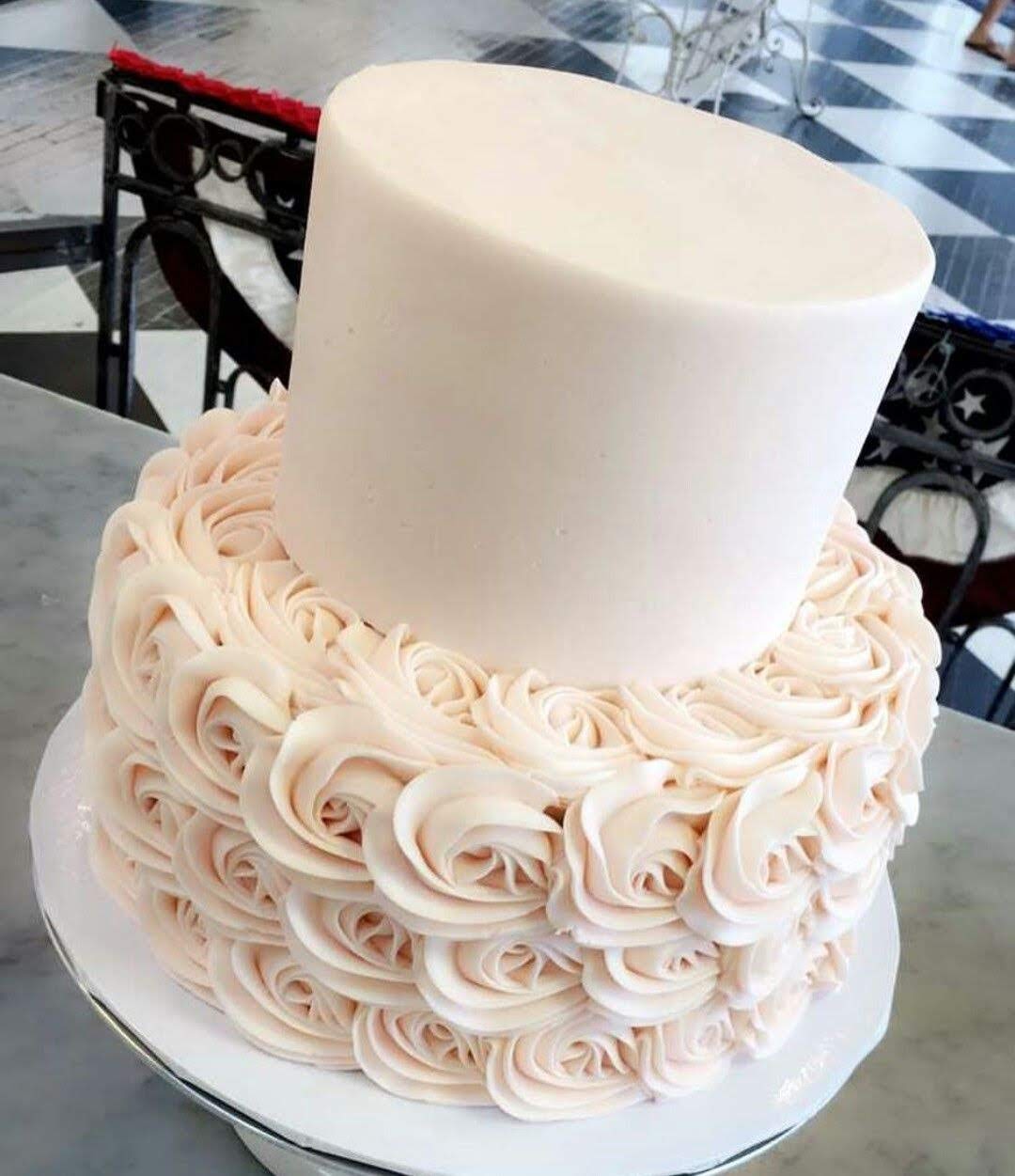 DELICIOUS FONDANT CAKE 104