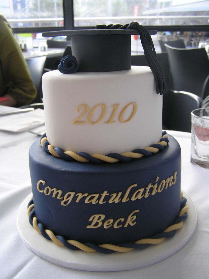 GRADUATION FONDANT CAKE 10