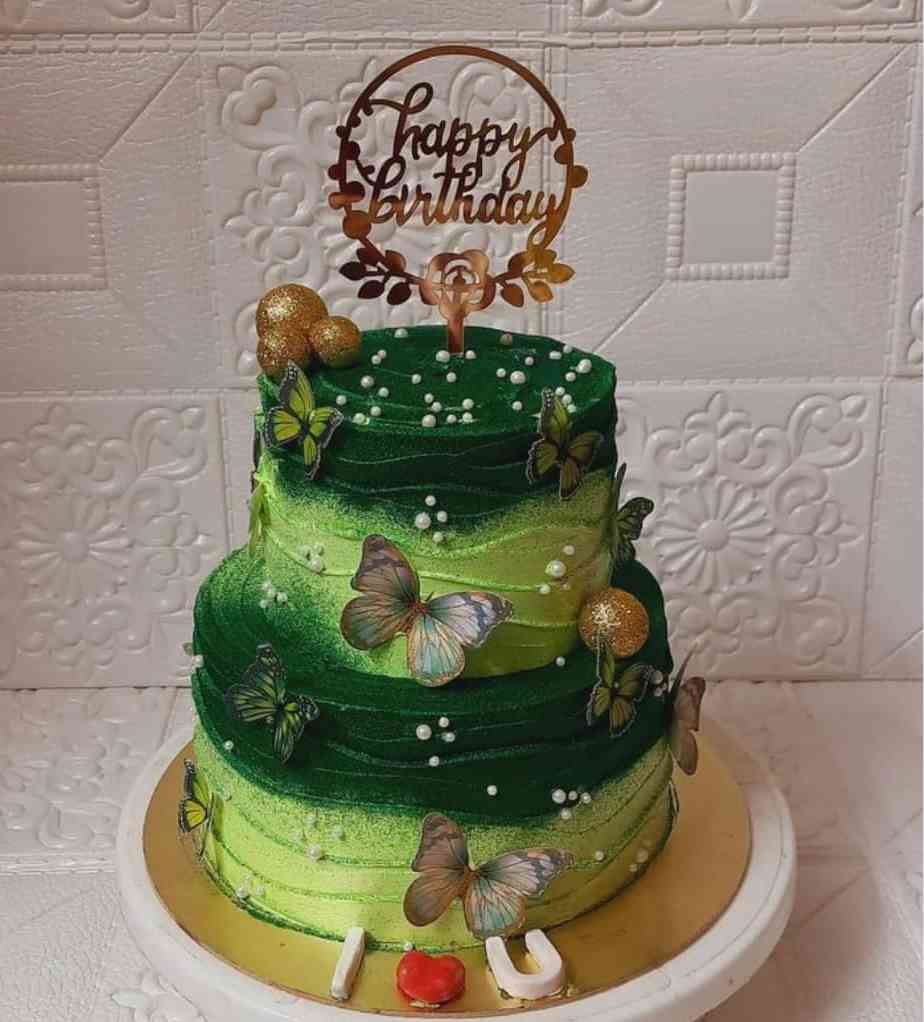 DARK GREEN BIRTHDAY CAKE WITH A CUSTOMIZED TOPPER 