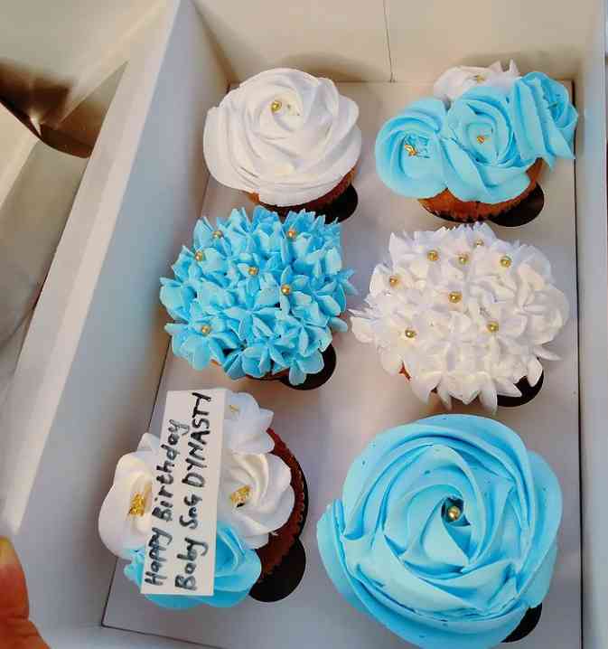 ROYAL CUPCAKES 2