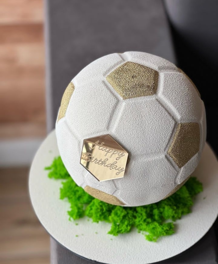 ON BALL CAKE