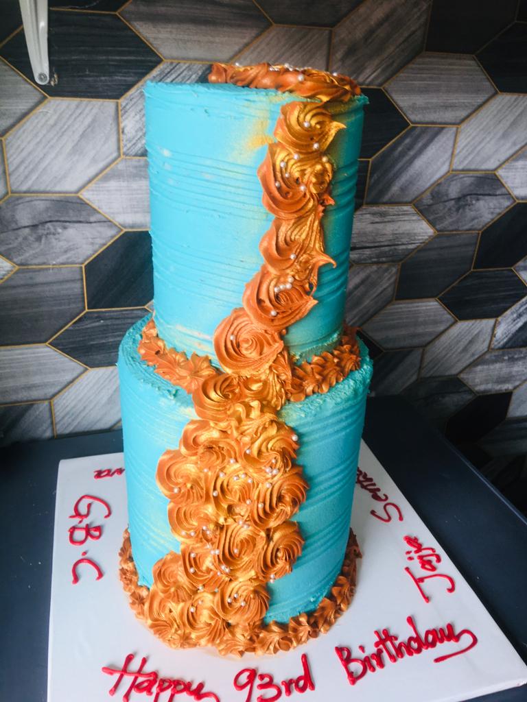 TIER BLUE AND GOLD CAKE 