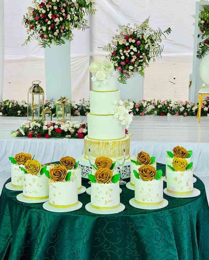 FLORAL GOLD THEMED WEDDING CAKE 