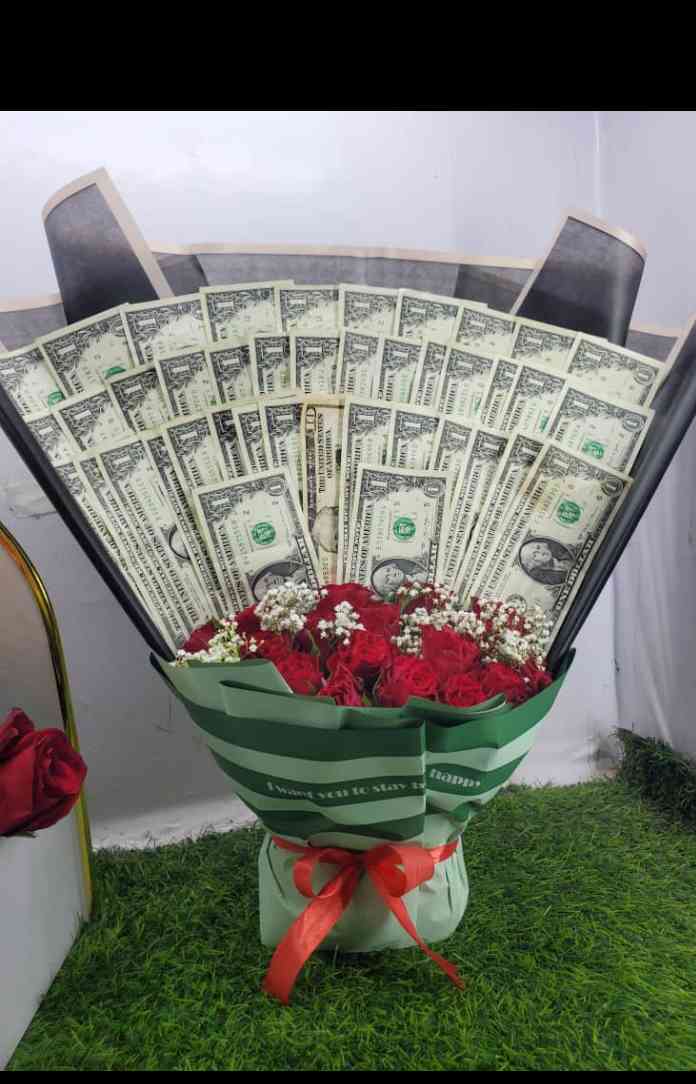 US CURRENCY HAND BOQUET 