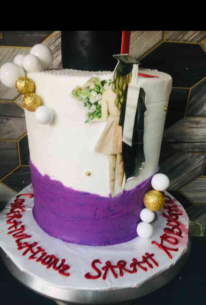 ROYAL ICED GRADUATION CAKE