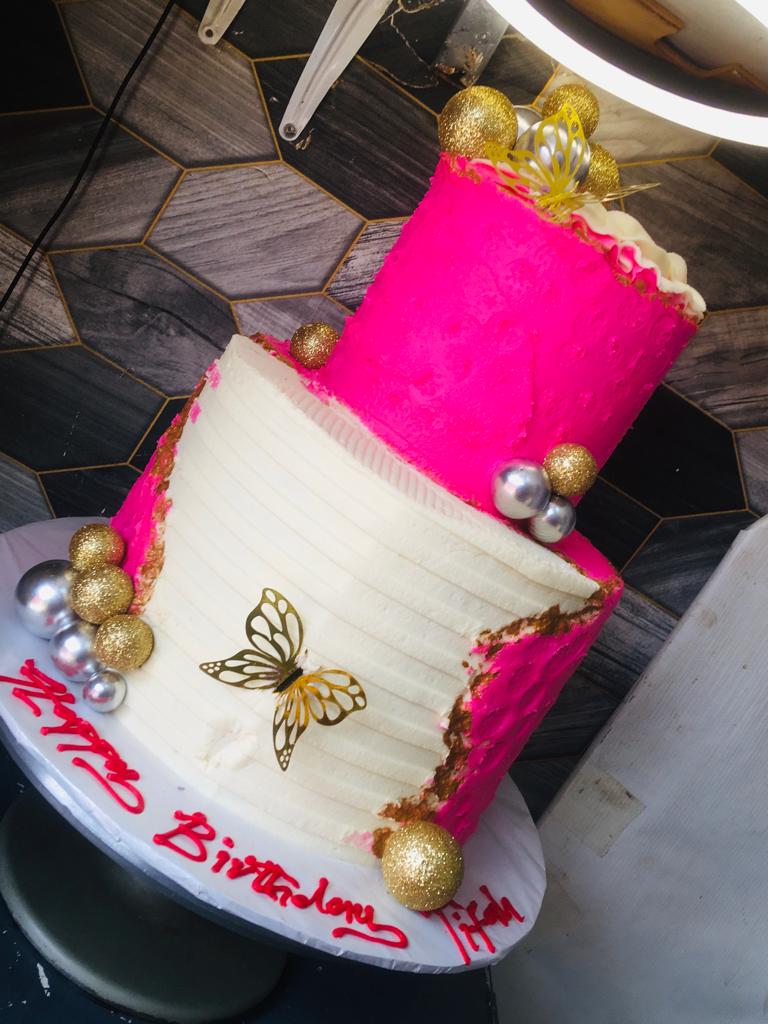 BEAUTIFUL TIER CAKE 12