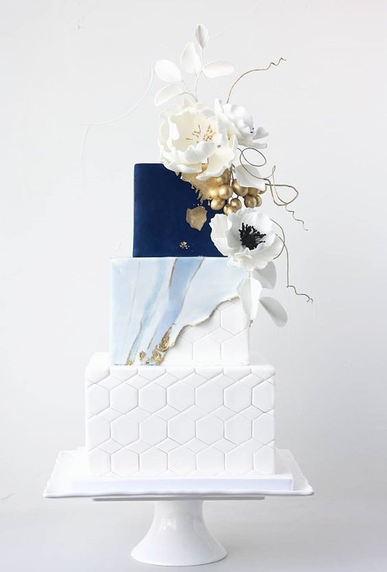 SQUARE WEDDING CAKE 