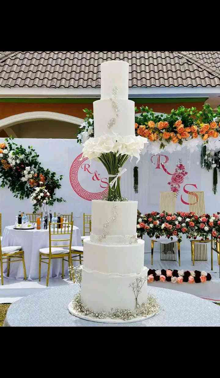 WEDDING CAKE ALL DELICIOUS IN EVERY LAYER