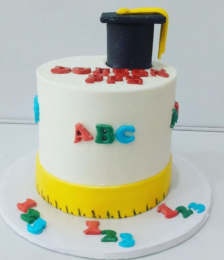 NURSERY SCHOOL GRADUATION CAKE 