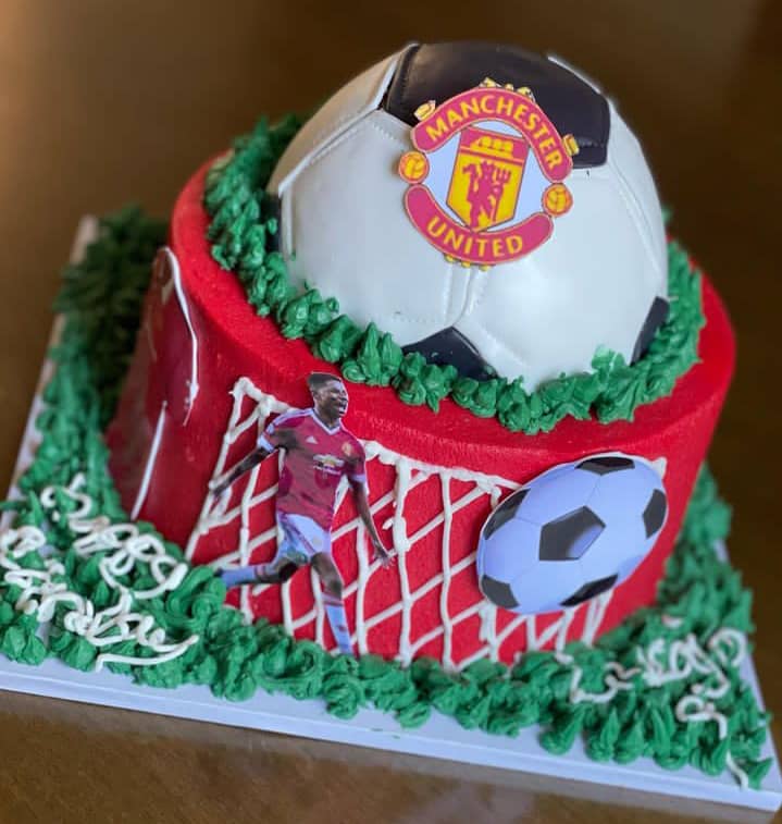 BALL TOP MANCHESTER UNITED CAKE
