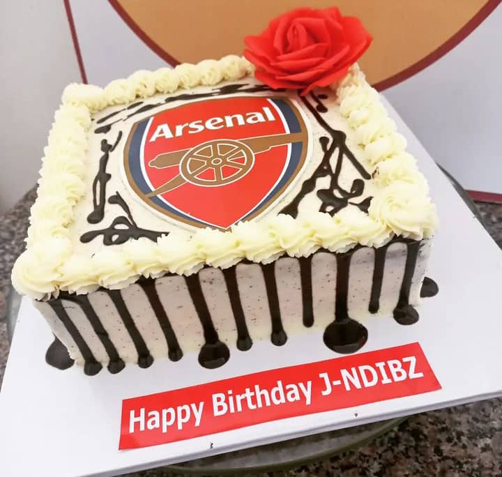 ARSENAL SQUARE CAKE