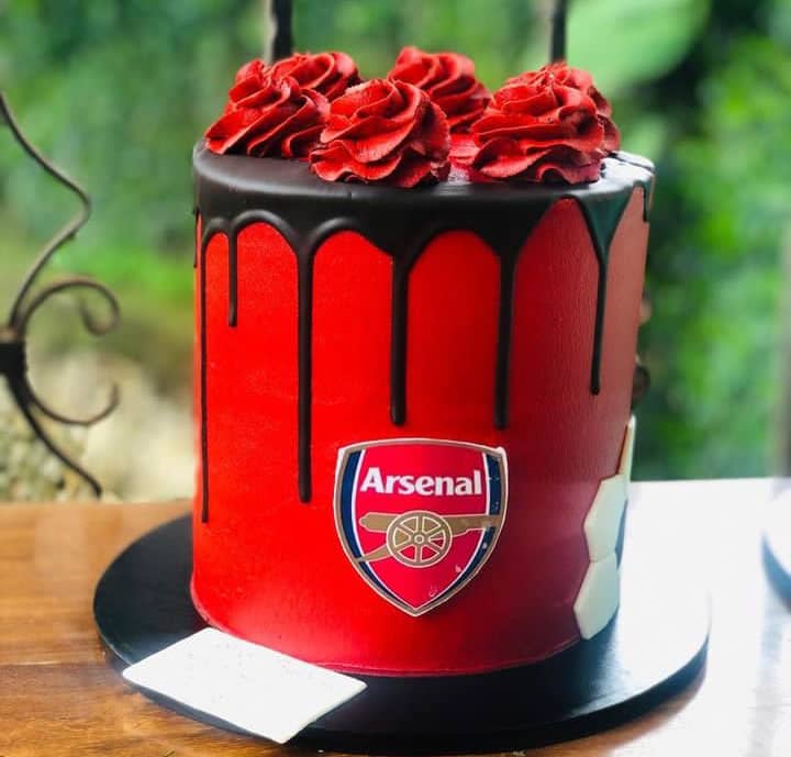 RED GUNNERS BIRTHADAY CAKE