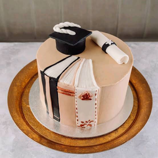 CREAM FONDANT GRAD CAKE 