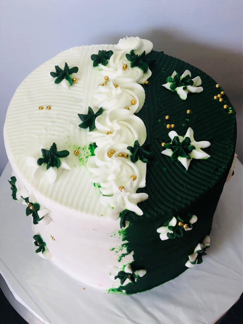 GREEN AND WHITE XMAS CAKE 
