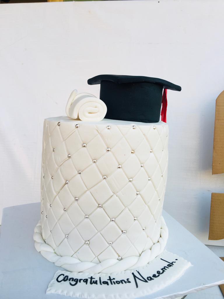 FONDANT GRADUATION CAKE 67