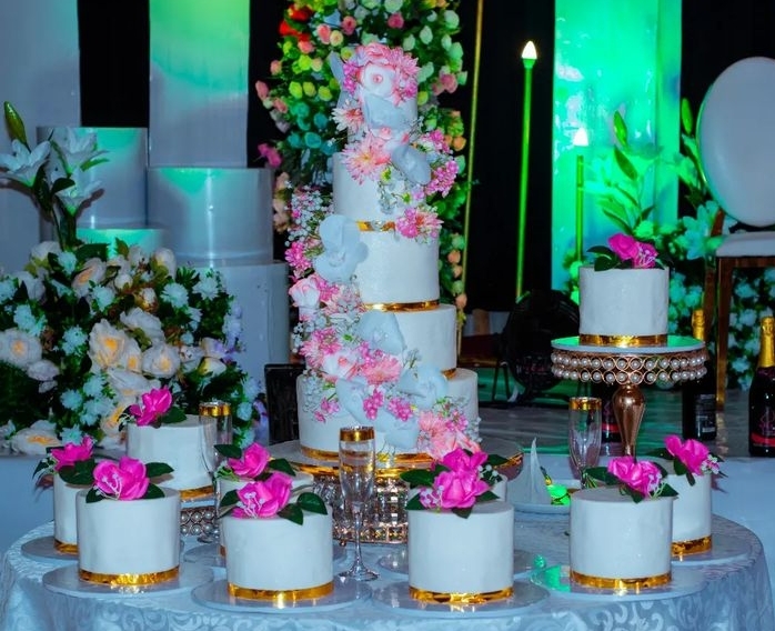 WEDDING CAKE 345