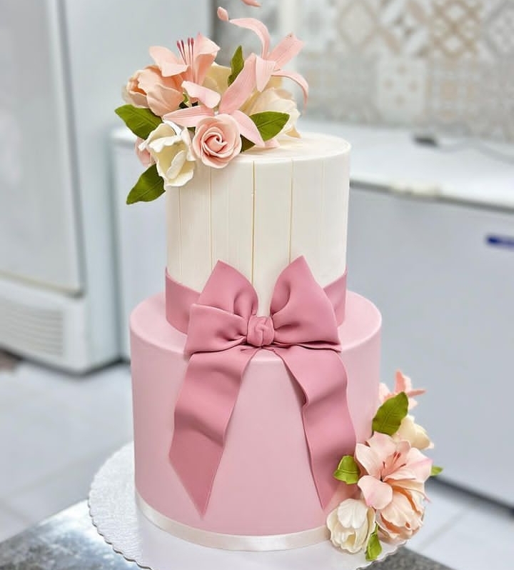 BOWTIE 2TIER CAKE