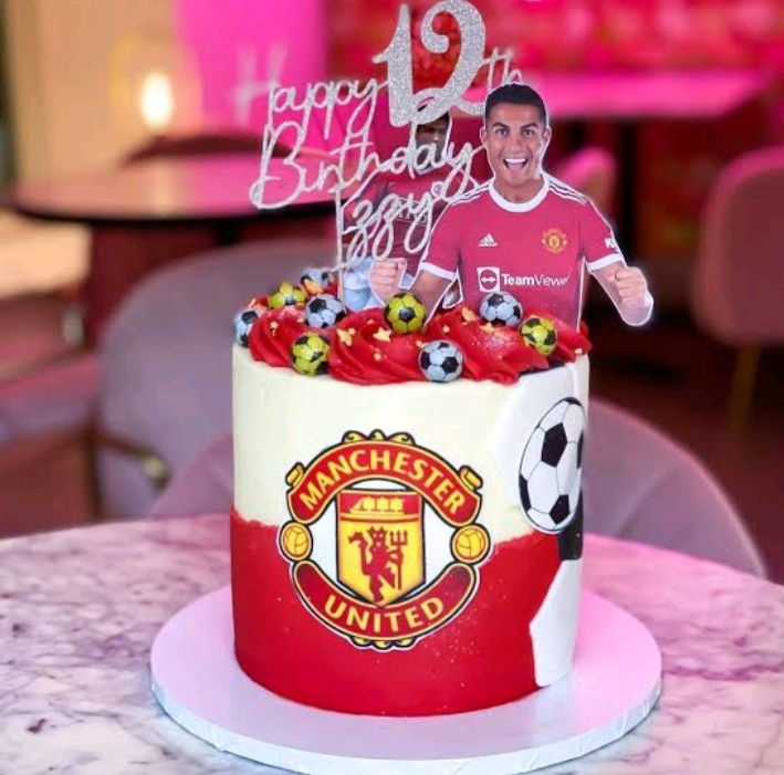 CR7 MAN U CAKE