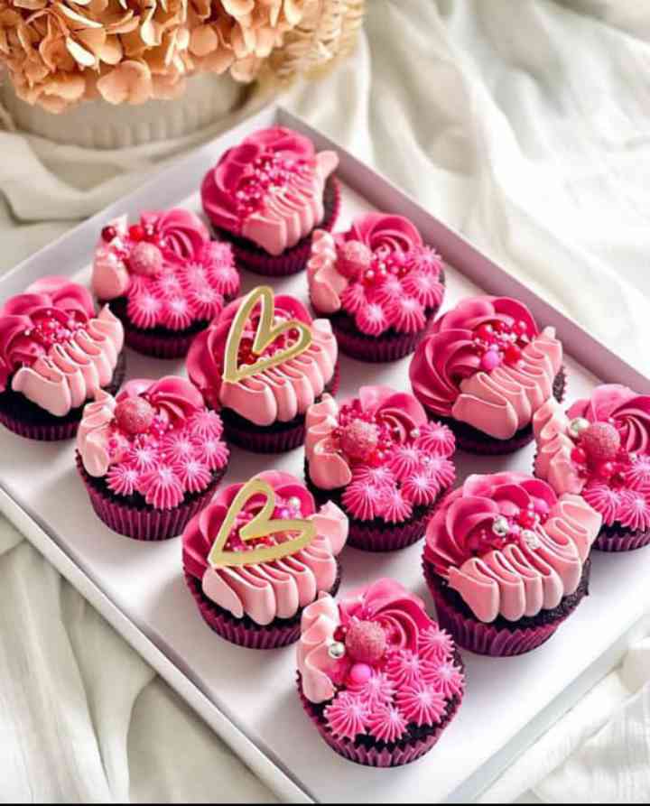 BEAUTIFUL YUMMY CUP CAKES 