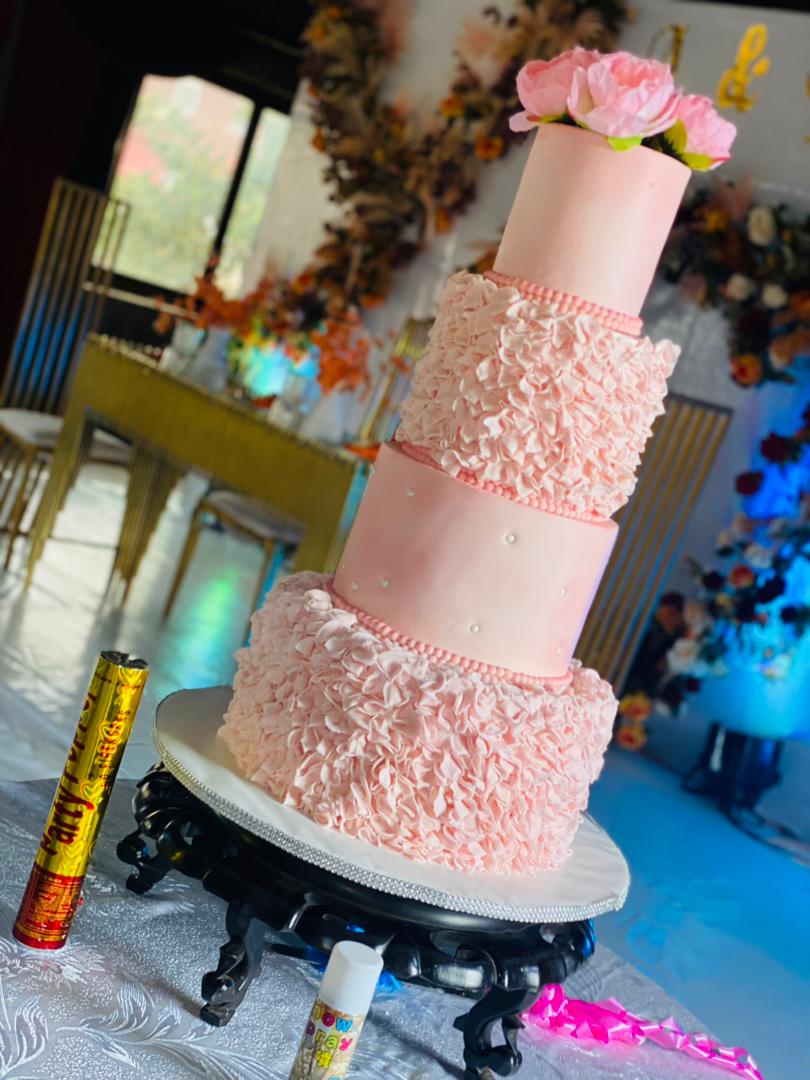 PEACH WEDDING CAKE 