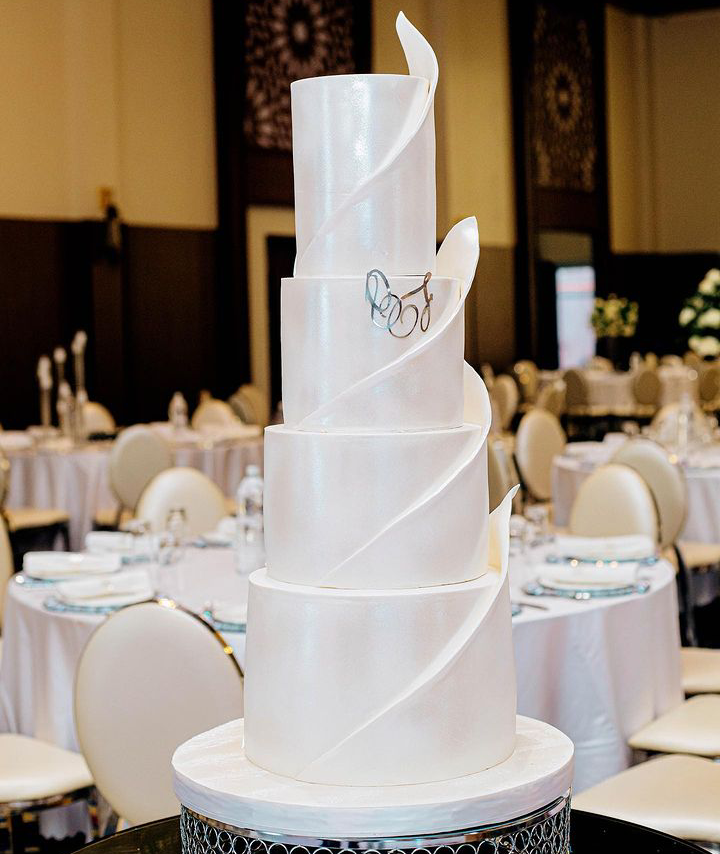 WHITE SILVER WEDDING CAKE 