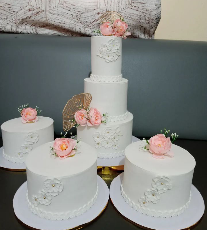 WHITEY WEDDING CAKE 