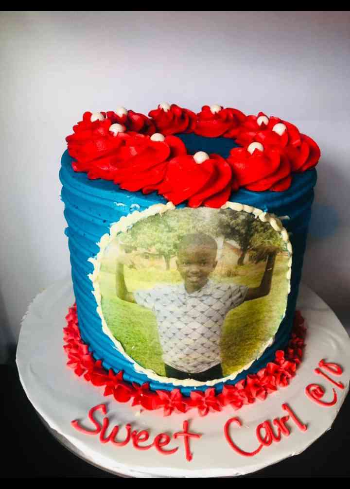RED AND BLUE BLENDED EDIBLE CAKE 