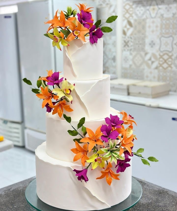 SUPER FLOWER WEDDING CAKE