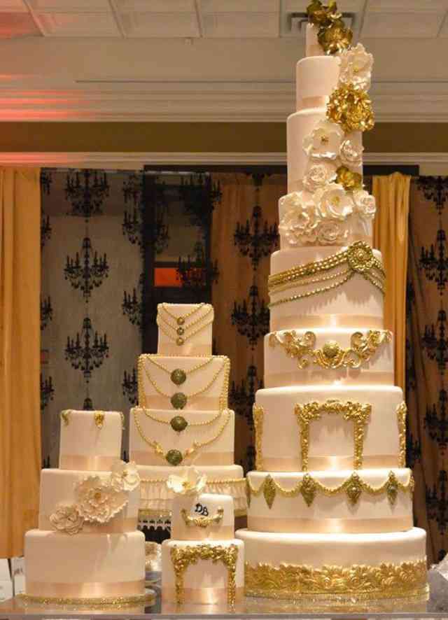 ULTIMATE CLASSIC WEDDING CAKE 