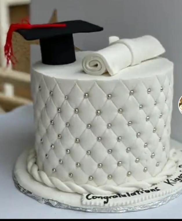 GRADUATION CAKE .M