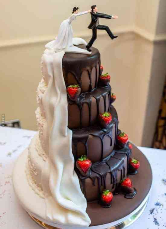 RUNAWAY GROOM WEDDING CAKE 