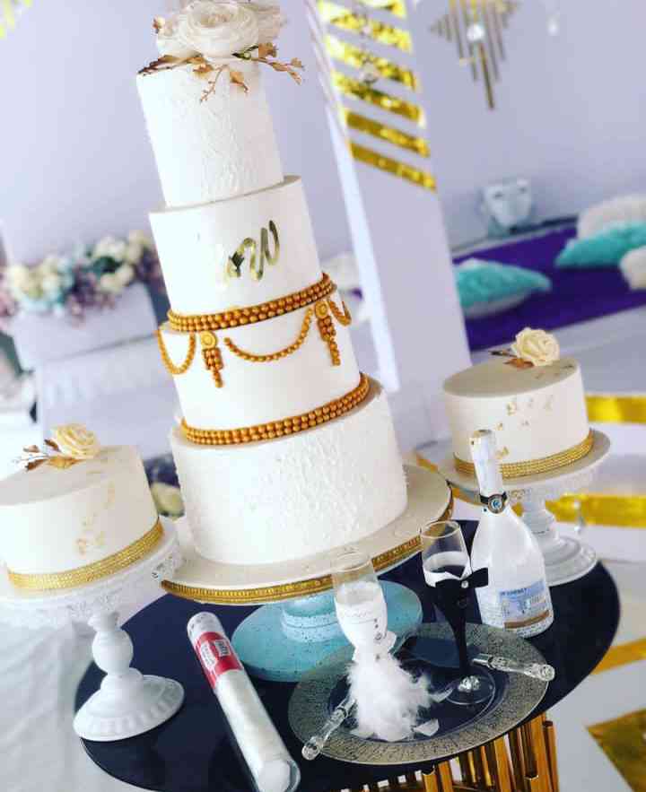 WEDDING BELLS OF CAKE 