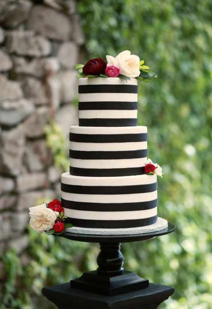 BLACK AND CREAM FINEST CAKE