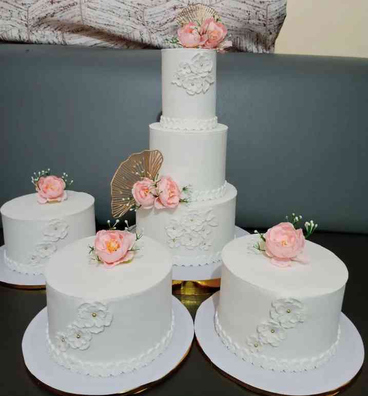 DRIPPED WEDDING CAKE 