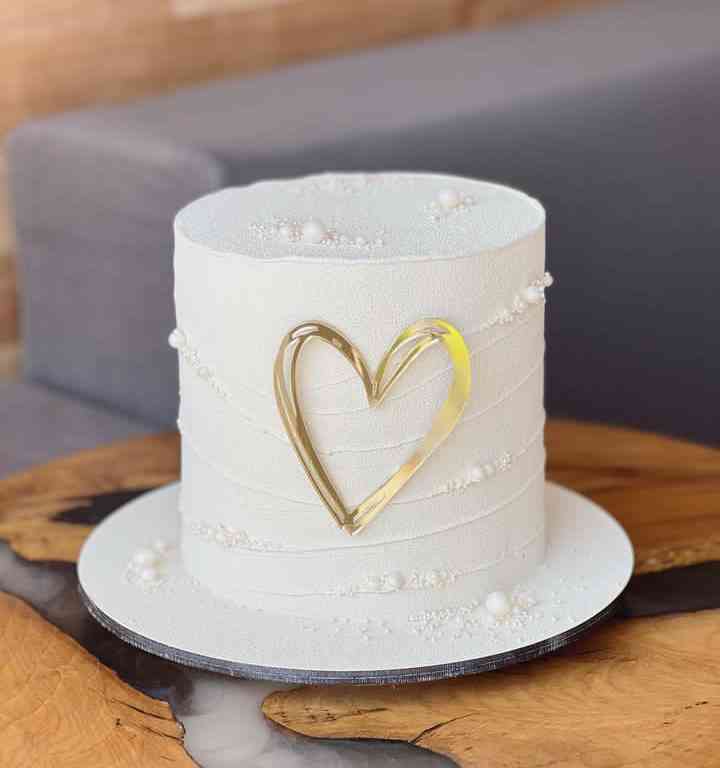 LOVE TRIANGLE CAKE