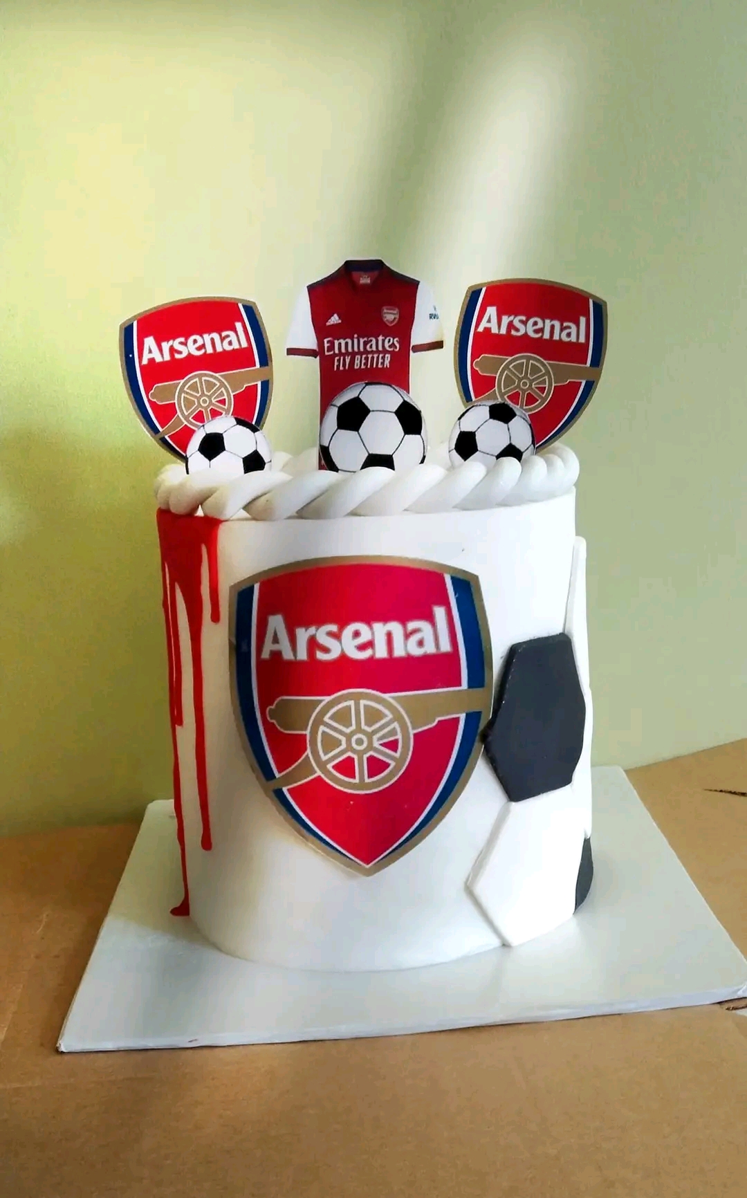 FLY EMIRATES ARSENAL CLUB CAKE